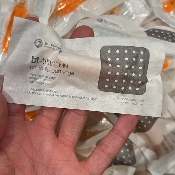 PROFESSIONAL GRADE MICRO-EXFOLIATION PEN MADE BY BIO-THERAPEUTIC - Picture 7 of 13